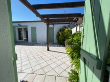 Maison 5 pièces  avec un studio au  BOIS PLAGE EN RE (17580)