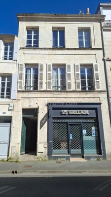 IMMEUBLE DE RAPPORT – 5 APPARTEMENTS + LOCAL COMMERCIAL - ROCHEFORT (17)