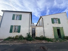 immeuble à vendre à Saint-Martin-de-Ré (17), composé de deux parties.