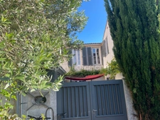 SAINT MARTIN DE RÉ CENTRE VILLAGE MAISON EN PIERRE DE CARACTERE 