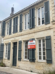 SAINT MARTIN DE RÉ CENTRE VILLAGE MAISON EN PIERRE DE CARACTERE 