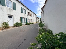 EXCLUSIVITÉ – MAISON DE VILLAGE AUTHENTIQUE EN PIERRES – (MARCHÉ & PLAGES)