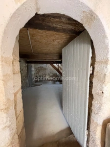 PROPRIETE/MAISON  EN PIERRE  A DEUX PAS DU CETRE VILLE DE LA ROCHELLE ET DE L 'ILE DE RE  BEAU CORP DE FERME 