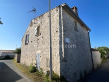 Maison en pierres de 4 chambres dont une en dépendance, proche du centre de SAINTE MARIE DE RE 17740