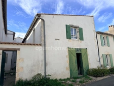 immeuble à vendre à Saint-Martin-de-Ré (17), composé de deux parties.