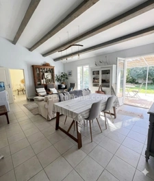 CHARMANTE MAISON RÉTAISE AVEC JARDIN CLOS ET TERRASSE ET  GARAGE AU CŒUR DE LOIX