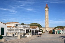 À Saint-Clément-des-Baleines,En EXCLUSIVITÉ : DEMEURE D'EXCEPTION AU PIED DU PHARE DES BALEINES