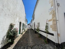 SAINT MARTIN DE RÉ CENTRE VILLAGE MAISON EN PIERRE DE CARACTERE 