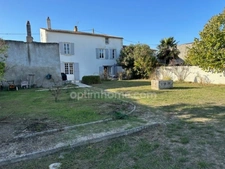 PROPRIETE/MAISON  EN PIERRE  A DEUX PAS DU CETRE VILLE DE LA ROCHELLE ET DE L 'ILE DE RE  BEAU CORP DE FERME 