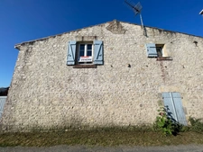 Maison en pierres de 4 chambres dont une en dépendance, proche du centre de SAINTE MARIE DE RE 17740