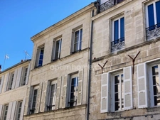 IMMEUBLE DE RAPPORT – 5 APPARTEMENTS + LOCAL COMMERCIAL - ROCHEFORT (17)