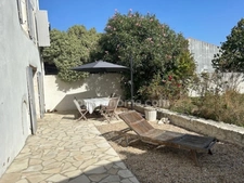 PROPRIETE/MAISON  EN PIERRE  A DEUX PAS DU CETRE VILLE DE LA ROCHELLE ET DE L 'ILE DE RE  BEAU CORP DE FERME 