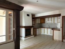 EXCLUSIVITÉ – MAISON DE VILLAGE AUTHENTIQUE EN PIERRES – (MARCHÉ & PLAGES)