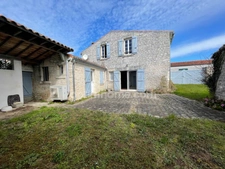 Maison en pierres de 4 chambres dont une en dépendance, proche du centre de SAINTE MARIE DE RE 17740