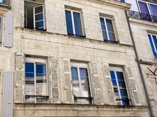 IMMEUBLE DE RAPPORT – 5 APPARTEMENTS + LOCAL COMMERCIAL - ROCHEFORT (17)