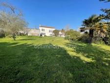 PROPRIETE/MAISON  EN PIERRE  A DEUX PAS DU CETRE VILLE DE LA ROCHELLE ET DE L 'ILE DE RE  BEAU CORP DE FERME 