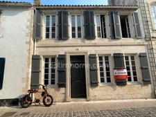 SAINT MARTIN DE RÉ CENTRE VILLAGE MAISON EN PIERRE DE CARACTERE 