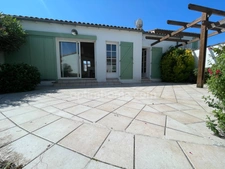 Maison avec dépendance et fort potentiel – RARE AU CALME !