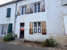 EXCLUSIVITÉ – MAISON DE VILLAGE AUTHENTIQUE EN PIERRES – (MARCHÉ & PLAGES)