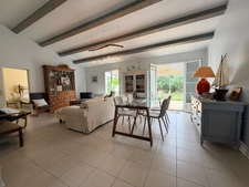 CHARMANTE MAISON RÉTAISE AVEC JARDIN CLOS ET TERRASSE ET  GARAGE AU CŒUR DE LOIX