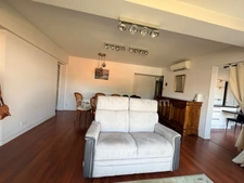 « Exceptionnel appartement de 90 m² dans le quartier recherché de Saint-Éloi, à La Rochelle – Résidence de standing, calme, lumineux, et prestations haut de gamme. »