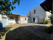 Maison en pierres de 4 chambres dont une en dépendance, proche du centre de SAINTE MARIE DE RE 17740