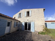 Maison en pierres de 4 chambres avec une dépendance,  SAINTE MARIE DE RE - 17740
