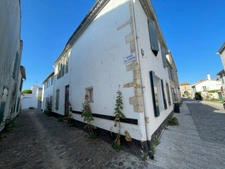 SAINT MARTIN DE RÉ CENTRE VILLAGE MAISON EN PIERRE DE CARACTERE 