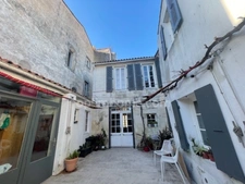 SAINT MARTIN DE RÉ CENTRE VILLAGE MAISON EN PIERRE DE CARACTERE 