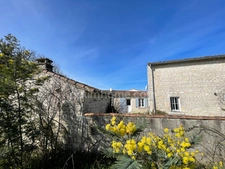 Maison en pierres de 4 chambres dont une en dépendance, proche du centre de SAINTE MARIE DE RE 17740