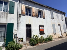 EXCLUSIVITÉ – MAISON DE VILLAGE AUTHENTIQUE EN PIERRES – VIE À PIED (MARCHÉ & PLAGES)