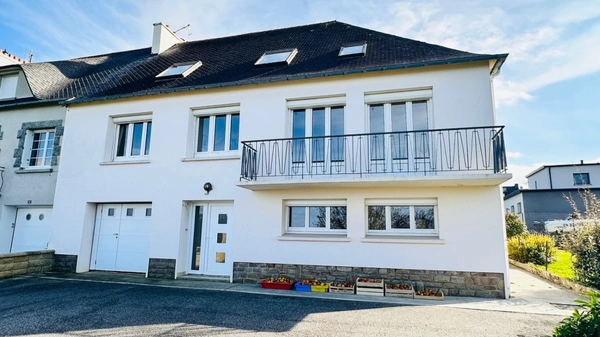 LANVEOC – Magnifique maison traditionnelle avec vue panoramique sur la rade de Brest, à proximité du port