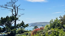 Signature Architecturale et Horizon Marin : Une Œuvre d’Yves Guilloux