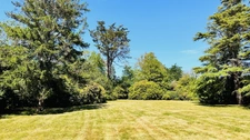 Signature Architecturale et Horizon Marin : Une Œuvre d’Yves Guilloux