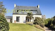 À vendre – Superbe maison traditionnelle idéalement située à Crozon, à deux pas du centre-ville et de toutes ses commodités.