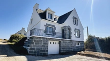 VUE MER, Anse de GOULIEN , maison d’architecte rénovée avec vue dégagée