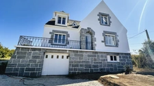 VUE MER, Anse de GOULIEN , maison d’architecte rénovée avec vue dégagée