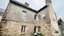 Opportunité Rare au Cœur de Crozon : Murs Commerciaux et Habitation à Fort Potentiel