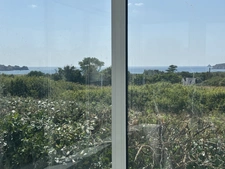 VUE MER, Anse de GOULIEN , maison d’architecte rénovée avec vue dégagée