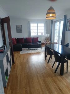 "CROZON LE FRET – Élégante maison traditionnelle avec vue dégagée sur le port"
