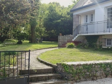 "CROZON LE FRET – Élégante maison traditionnelle avec vue dégagée sur le port"
