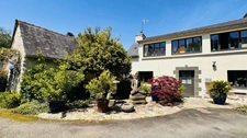 Coup de cœur assuré proche Rumengol : Propriété de caractère au charme irrésistible !
