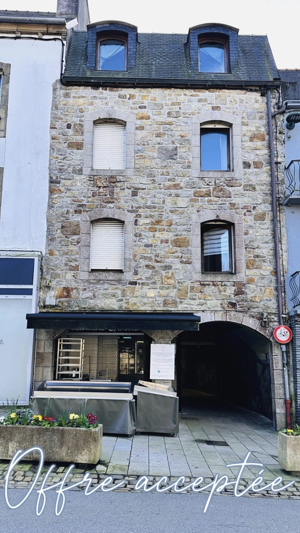 Cocon de Charme sous les Toits : Studio de Standing avec Vue Imprenable sur la Place de l'Église
