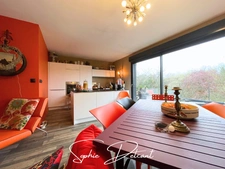 Maison avec 3 chambres de plain-pied, vue dégagée et grande terrasse 15 min Tours nord
