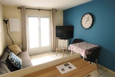 SOUS-OFFRE Coup de cœur à 50 mètres de l’océan – T2 rénové avec loggia, terrasse & garage