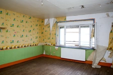 A proximité de la Belgique et du Luxembourg MAISON DE VILLAGE 5 PIECES  164 m² À RÉNOVER – BEAU POTENTIEL !