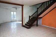 A proximité de la Belgique et du Luxembourg MAISON DE VILLAGE 5 PIECES  164 m² À RÉNOVER – BEAU POTENTIEL !