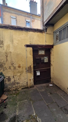 À VENDRE – MOULINS (03) -  2 LOCAUX COMMERCIAUX À AMÉNAGER – 45 000 € FAI 