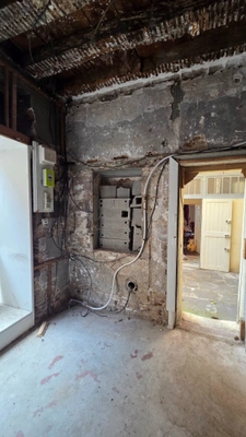 À VENDRE – MOULINS (03) -  2 LOCAUX COMMERCIAUX À AMÉNAGER – 45 000 € FAI 