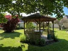 Elégante dans son parc
